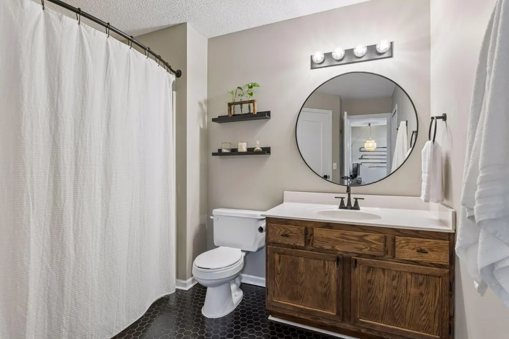 8350 Kimball Drive Eden Prairie, MN 55347