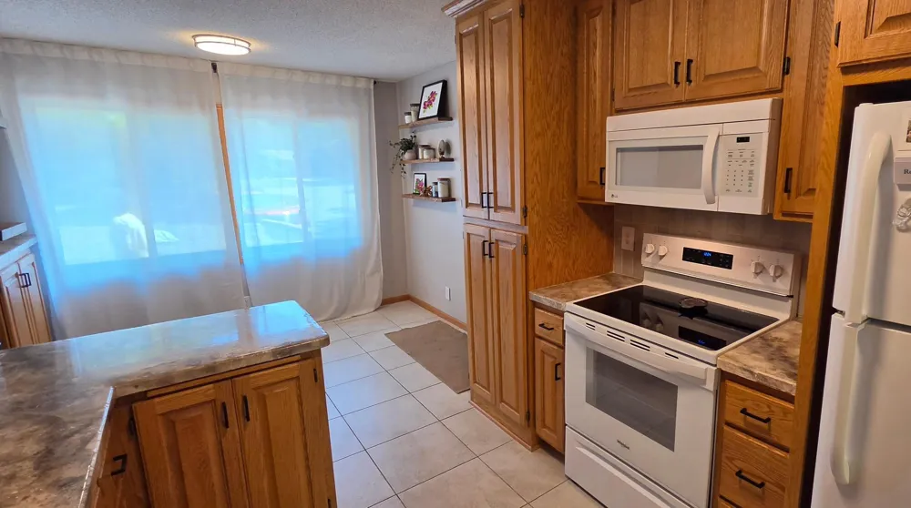 12123 Red Oak Court S Burnsville, MN 55337