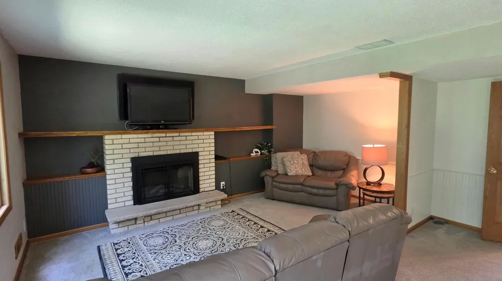 12123 Red Oak Court S Burnsville, MN 55337