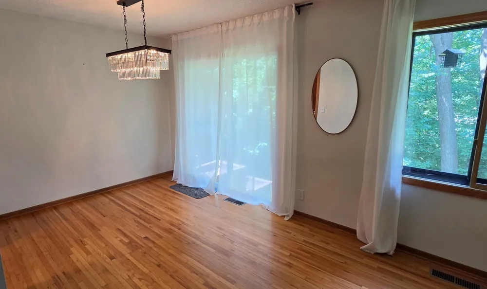 12123 Red Oak Court S Burnsville, MN 55337