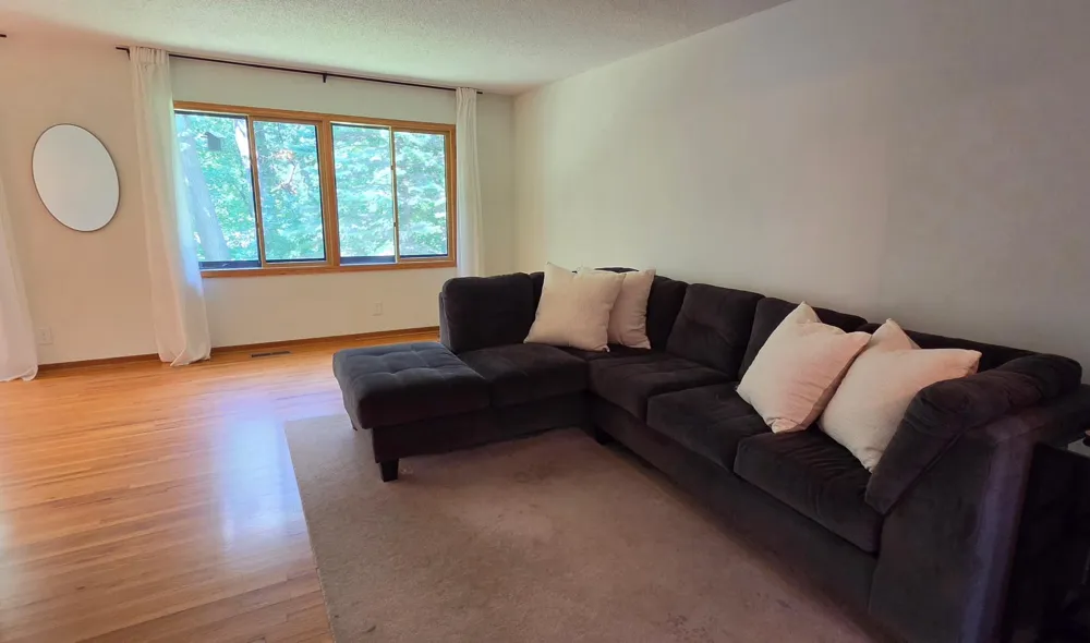 12123 Red Oak Court S Burnsville, MN 55337