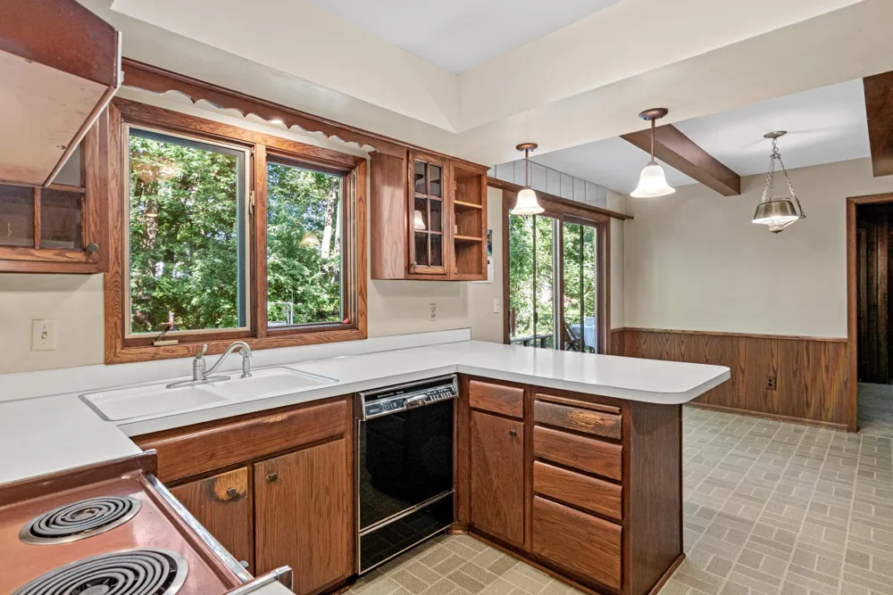 4035 Quaker Lane Plymouth, MN 55441