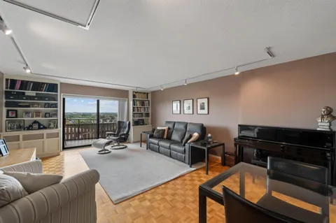 400 Groveland Avenue #1208