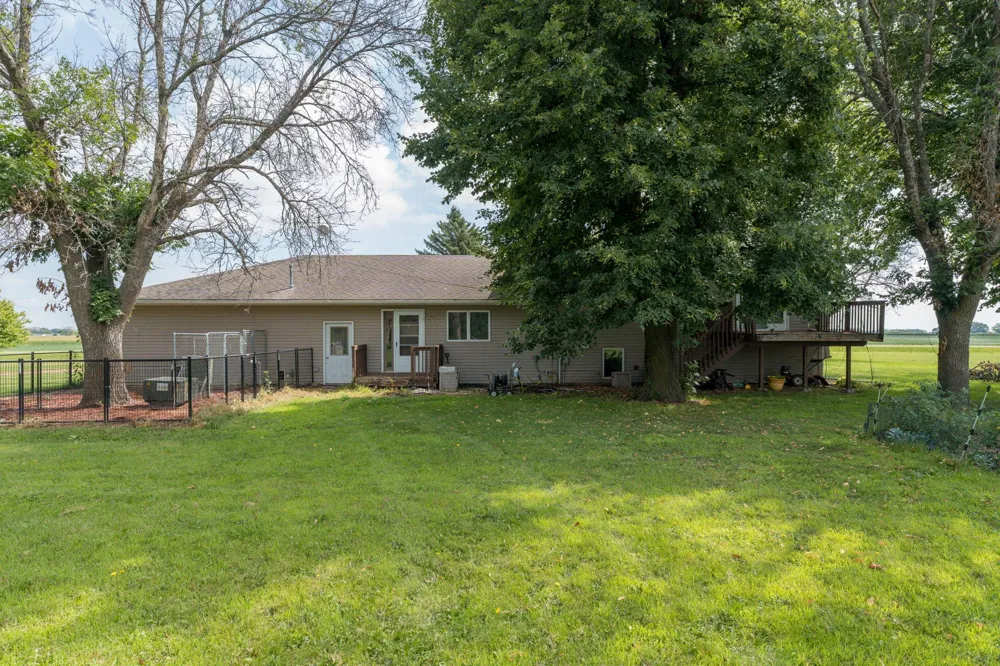 35851 County Road 104 Saint James, MN 56081