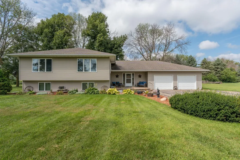 35851 County Road 104 Saint James, MN 56081