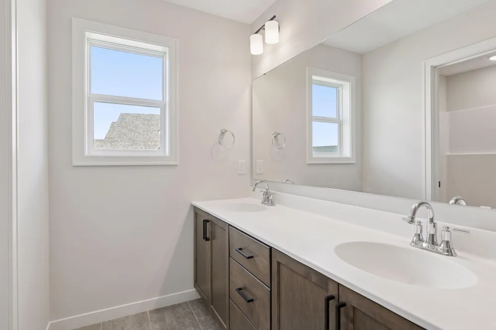 10115 Blackmoor Road Woodbury, MN 55129