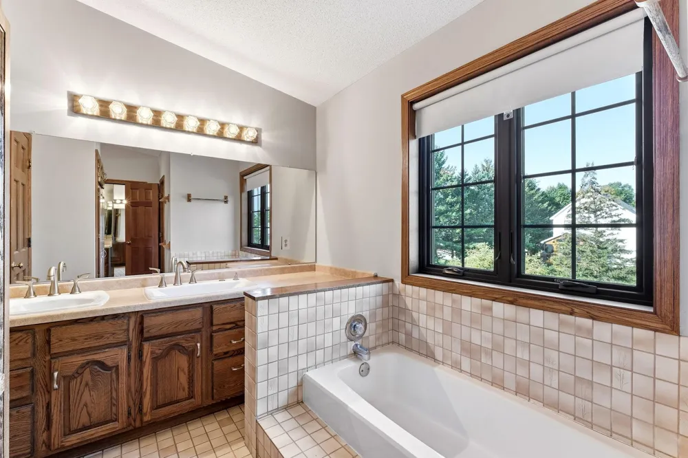 8160 Neal Avenue Stillwater, MN 55082