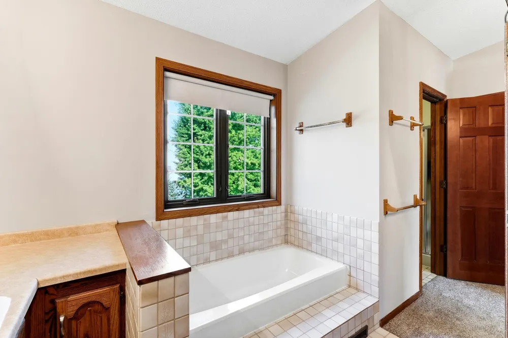 8160 Neal Avenue Stillwater, MN 55082