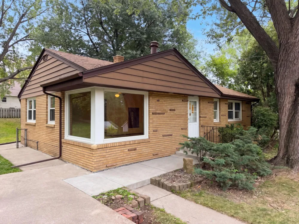 2804 Churchill Street Roseville, MN 55113