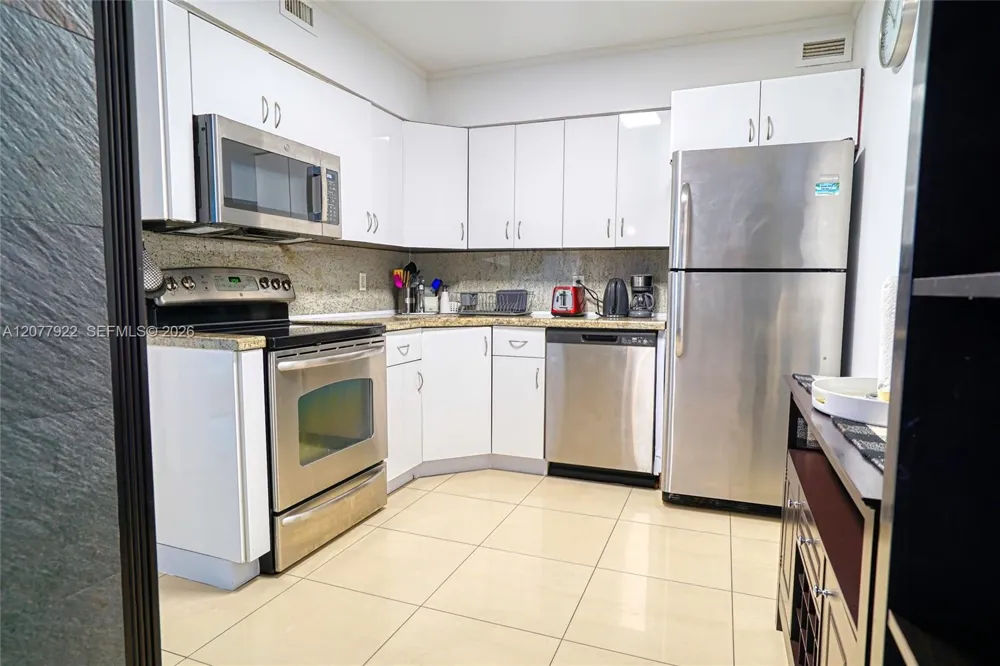 5161 Collins Ave #1101 Miami Beach, FL 33140