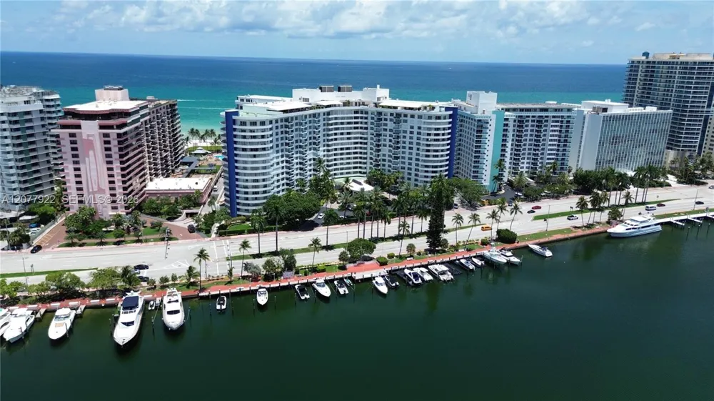 5161 Collins Ave #1101 Miami Beach, FL 33140