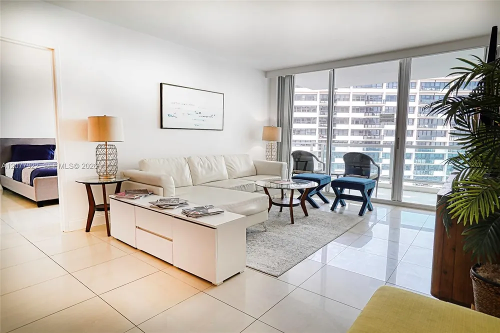 5161 Collins Ave #1101 Miami Beach, FL 33140