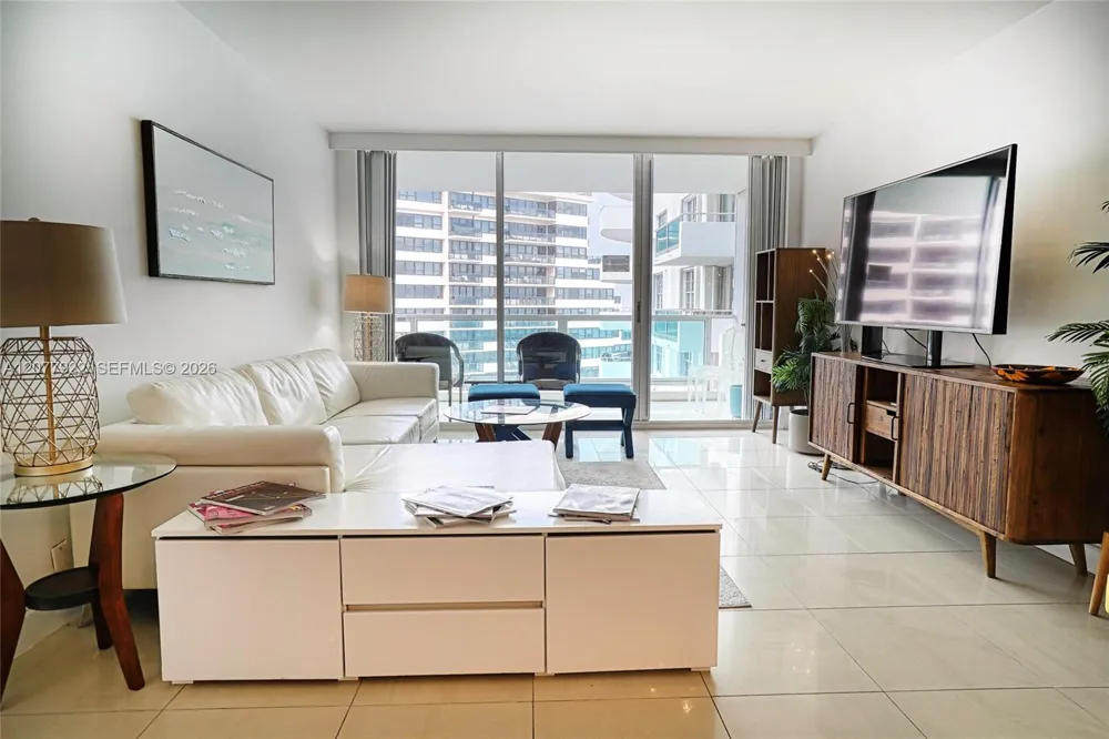 5161 Collins Ave #1101 Miami Beach, FL 33140