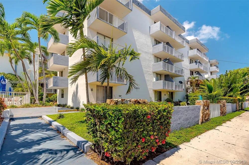 1801 S Treasure Dr #302 North Bay Village, FL 33141
