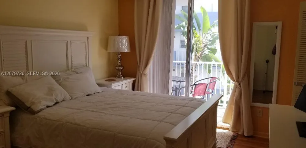 1801 S Treasure Dr #302 North Bay Village, FL 33141