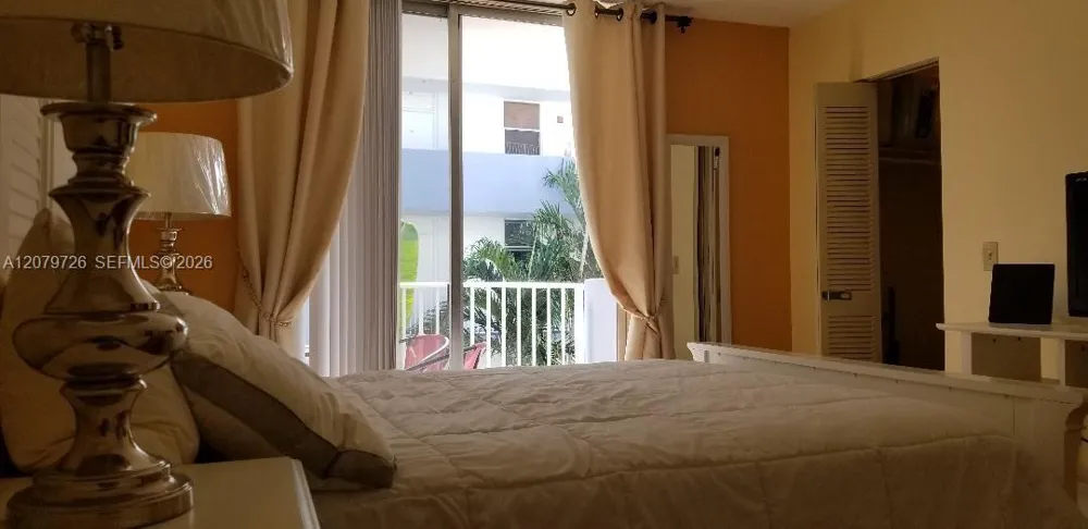1801 S Treasure Dr #302 North Bay Village, FL 33141