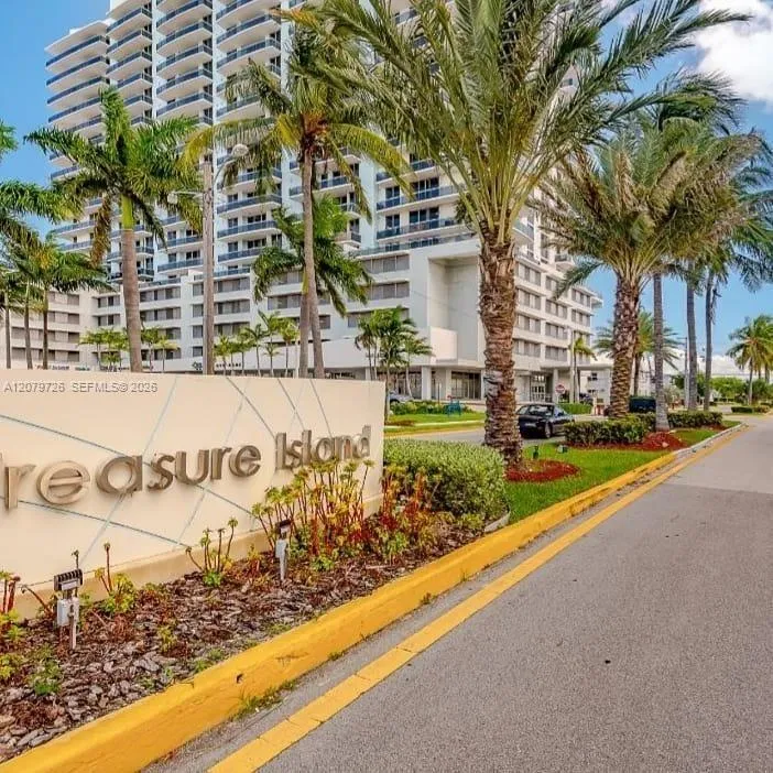 1801 S Treasure Dr #302 North Bay Village, FL 33141