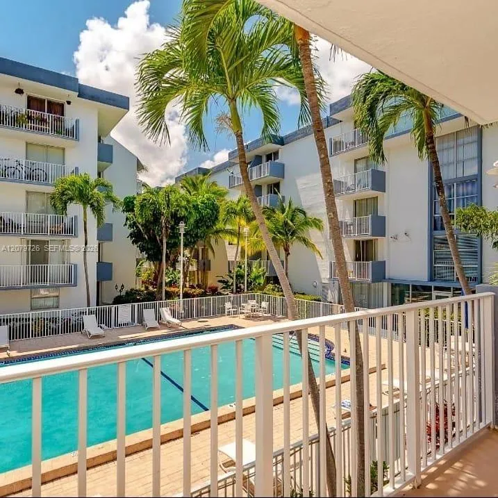 1801 S Treasure Dr #302 North Bay Village, FL 33141