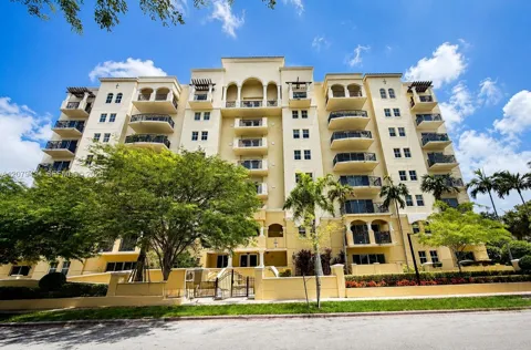 101 Sidonia Ave #205