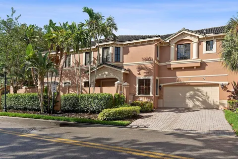 2742 Kinsington Circle