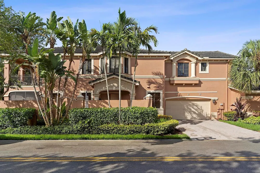 2742 Kinsington Circle Weston, FL 33332