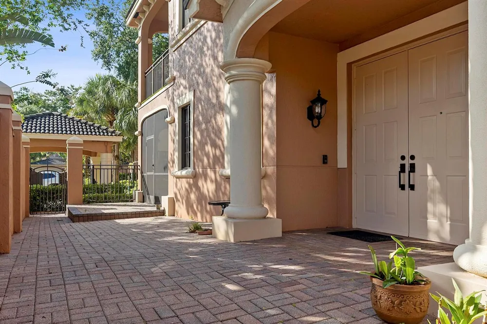 2742 Kinsington Circle Weston, FL 33332