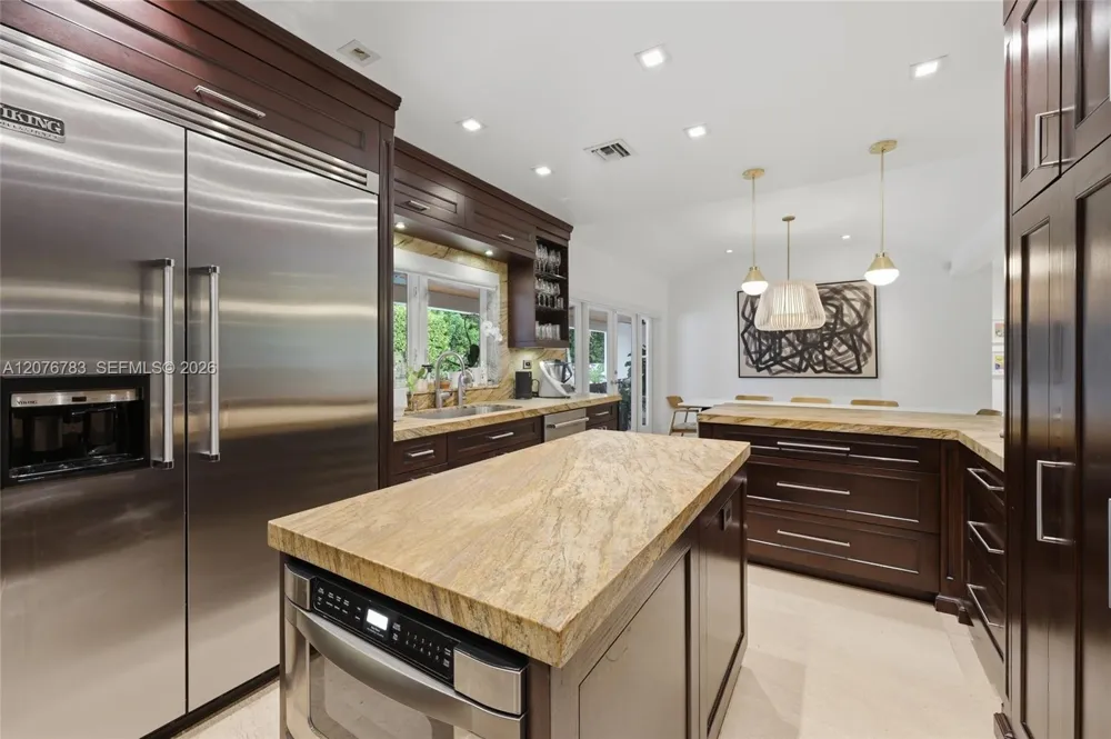 571 S Mashta Dr Key Biscayne, FL 33149