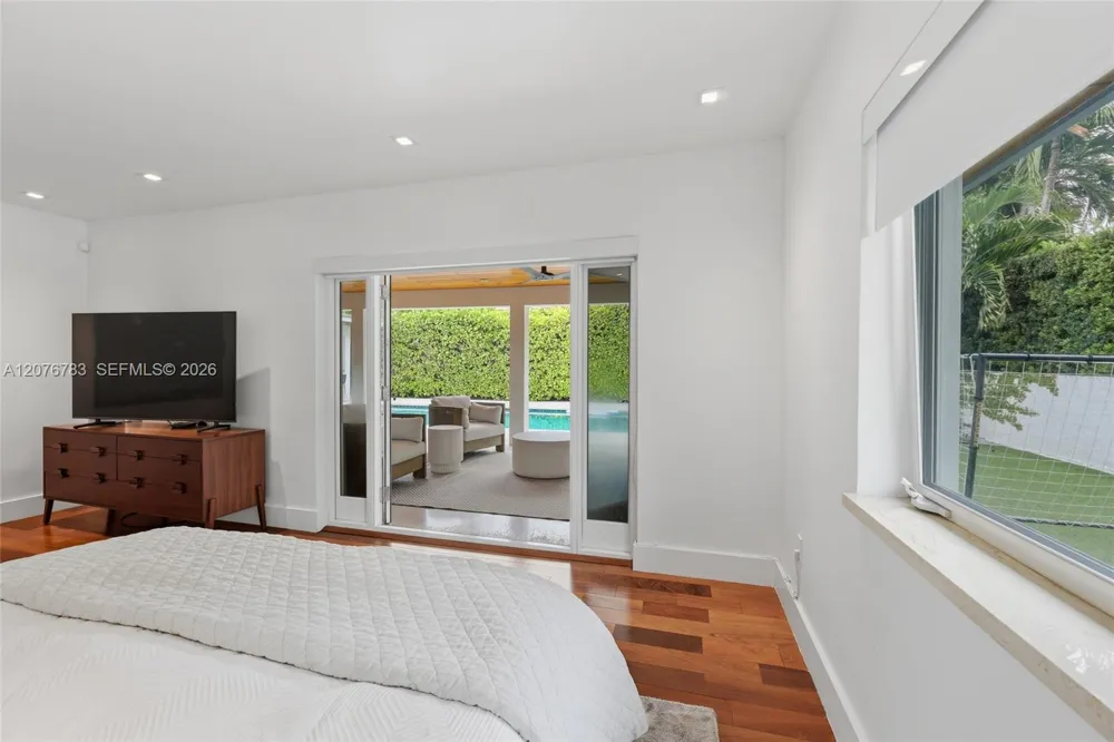 571 S Mashta Dr Key Biscayne, FL 33149