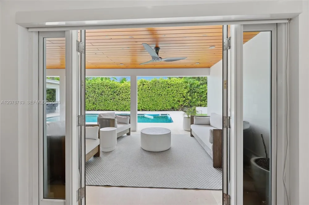 571 S Mashta Dr Key Biscayne, FL 33149