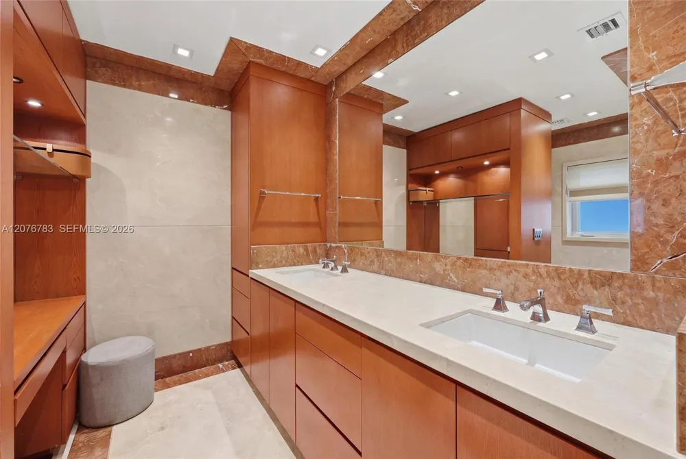 571 S Mashta Dr Key Biscayne, FL 33149