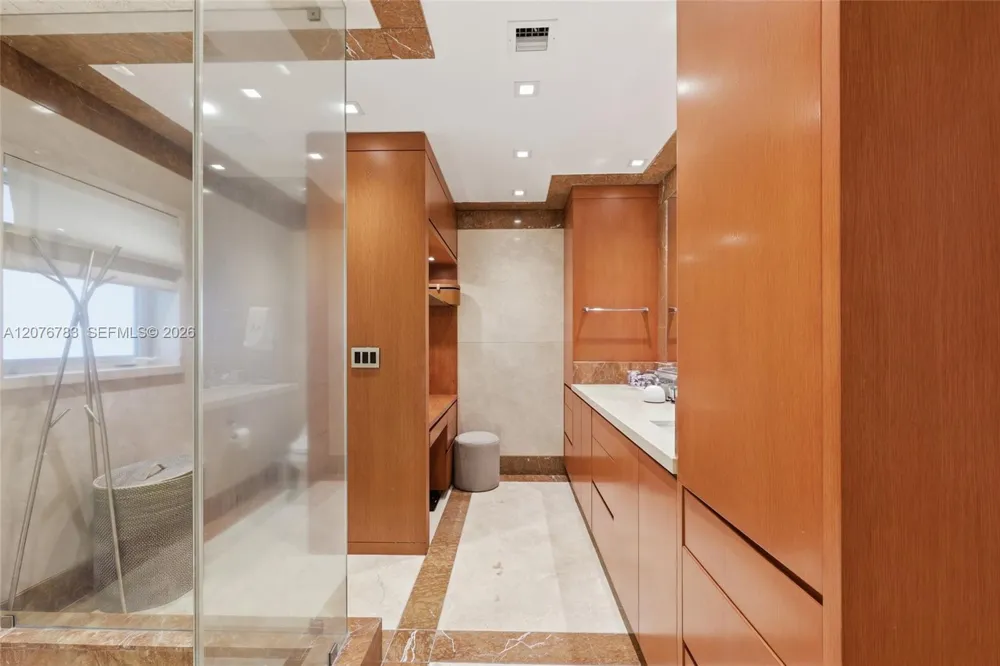 571 S Mashta Dr Key Biscayne, FL 33149