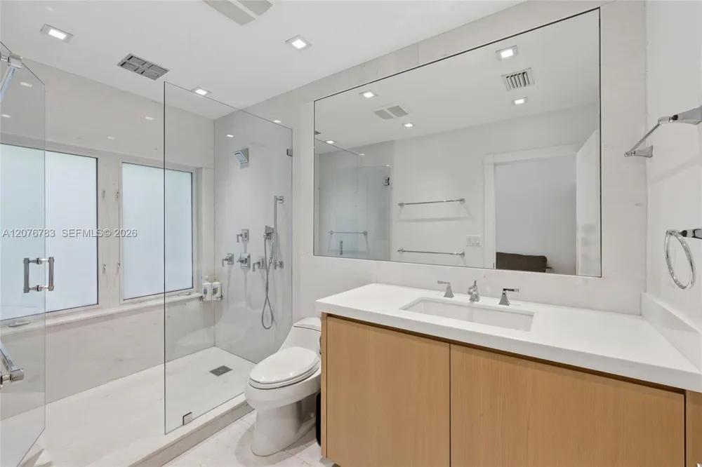 571 S Mashta Dr Key Biscayne, FL 33149