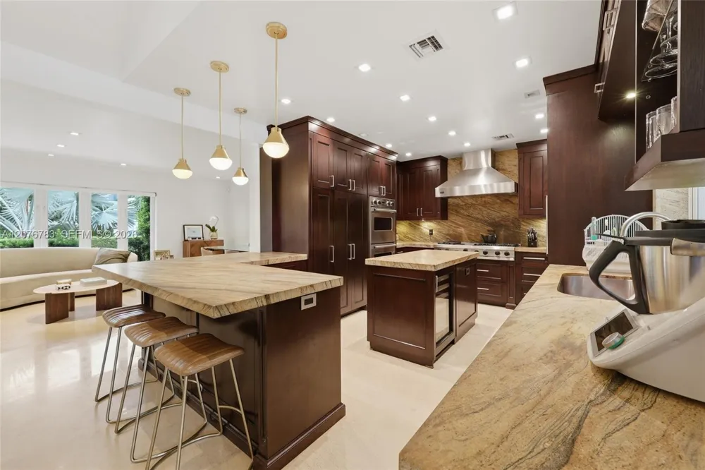 571 S Mashta Dr Key Biscayne, FL 33149