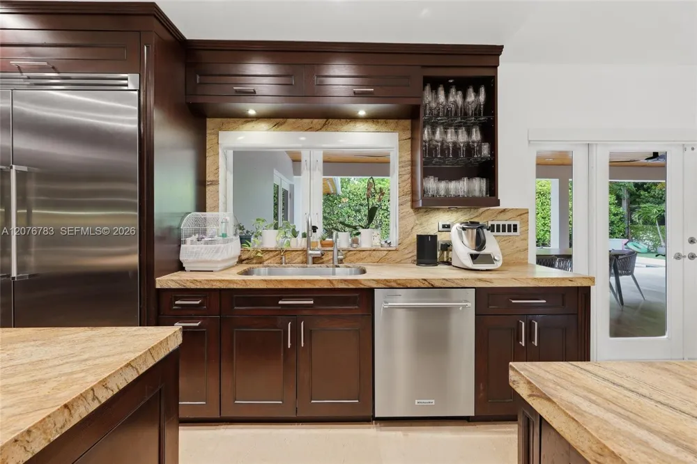 571 S Mashta Dr Key Biscayne, FL 33149