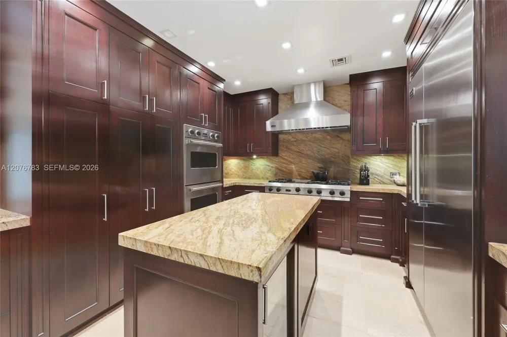 571 S Mashta Dr Key Biscayne, FL 33149