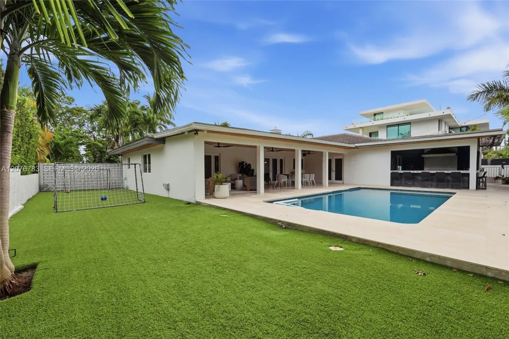 571 S Mashta Dr Key Biscayne, FL 33149