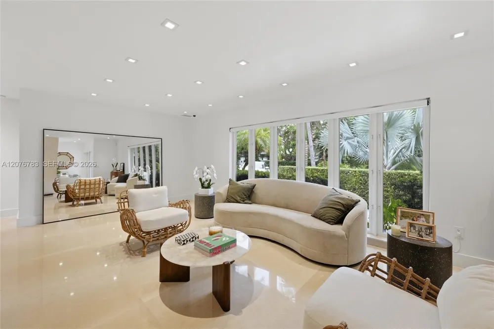 571 S Mashta Dr Key Biscayne, FL 33149