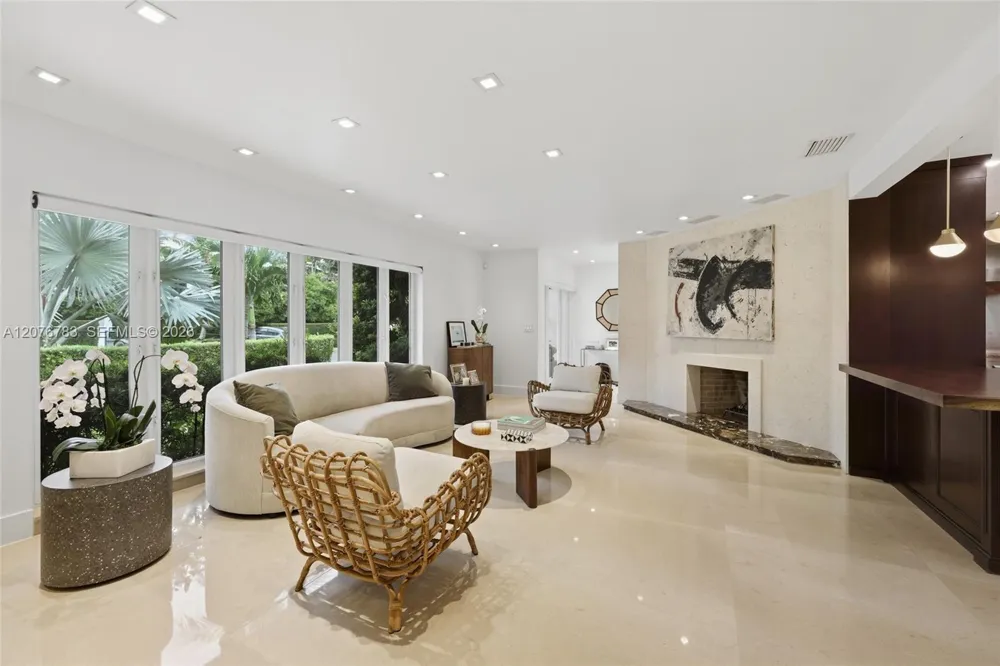 571 S Mashta Dr Key Biscayne, FL 33149