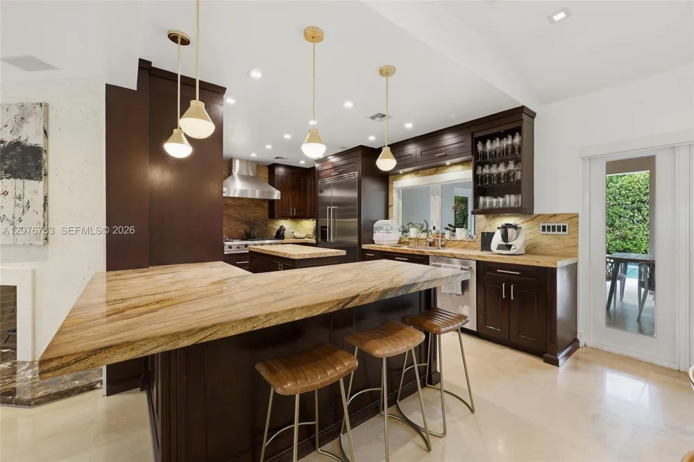 571 S Mashta Dr Key Biscayne, FL 33149