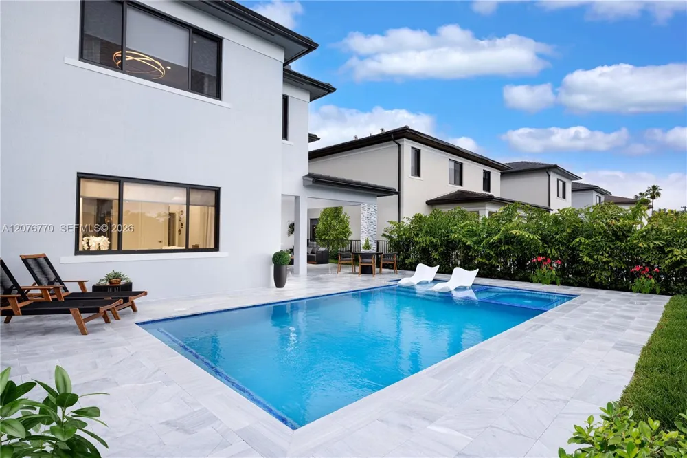 19662 NE 14th Ct Miami, FL 33179