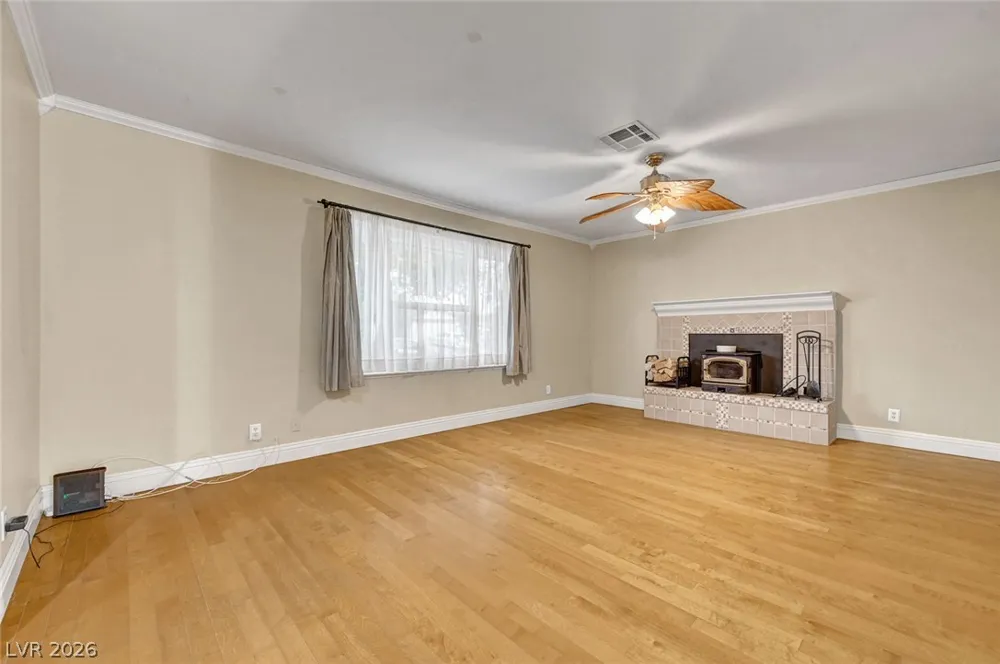 5817 Mary Way Las Vegas, NV 89108