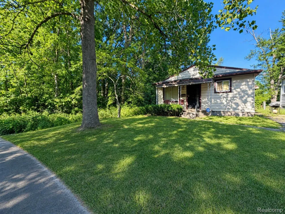 15949 Winston Redford Charter Township, MI 48239