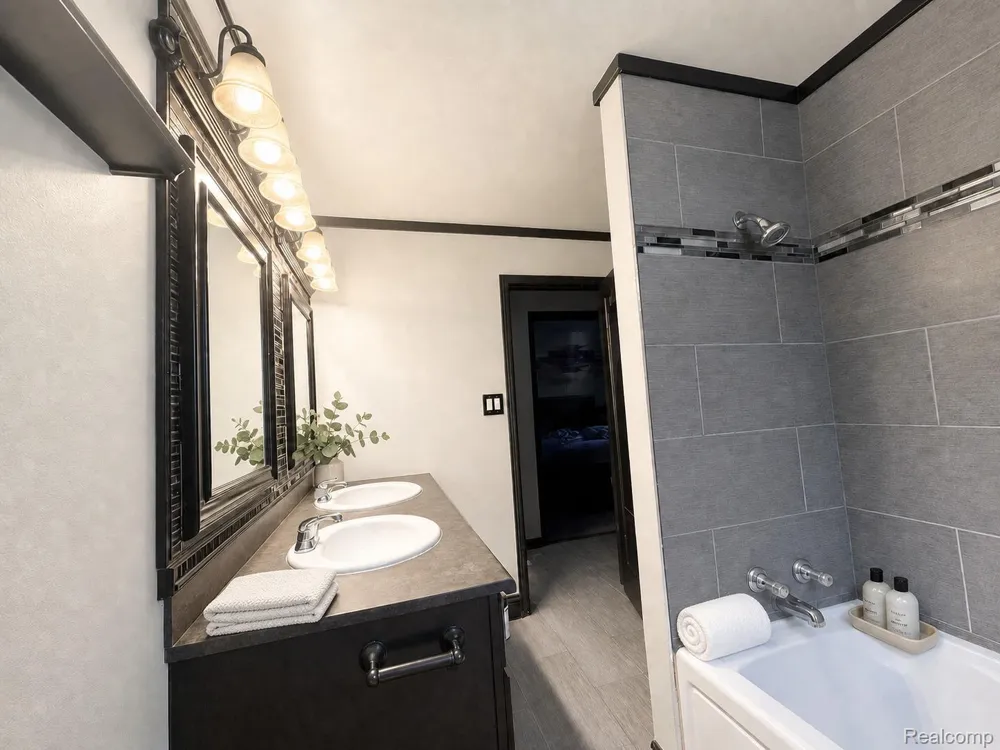 15949 Winston Redford Charter Township, MI 48239