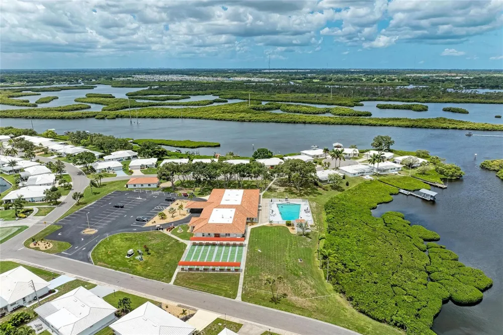 4006 JOYCE DRIVE Bradenton, FL 34208