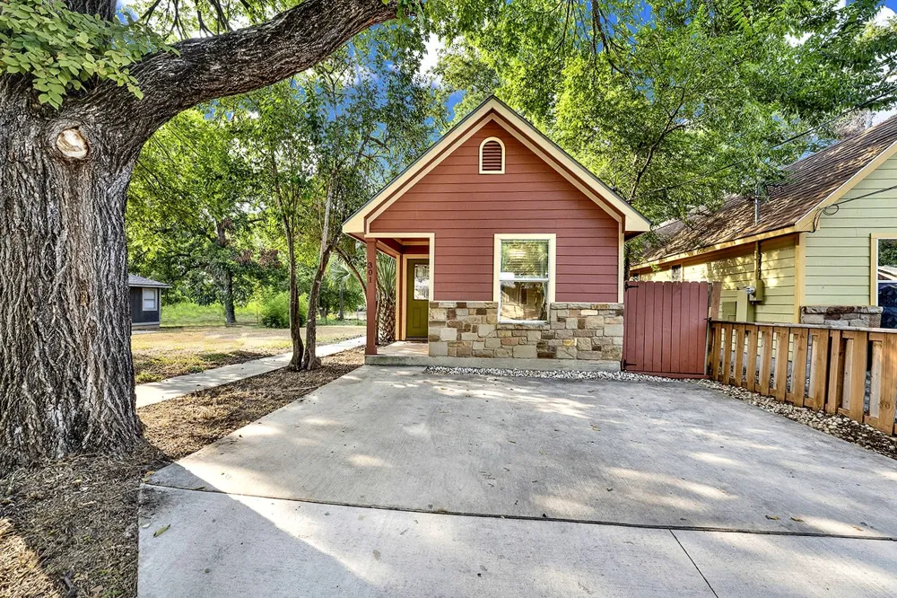 301 Armstrong Street San Marcos, TX 78666