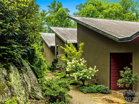 33 Robinson Creek Road