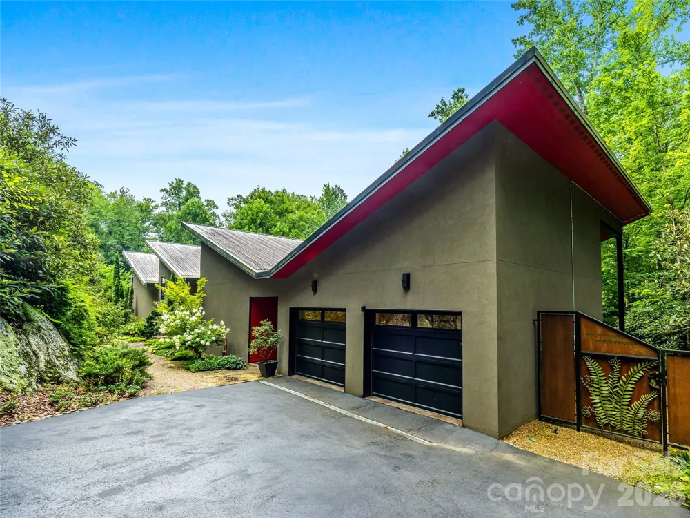 33 Robinson Creek Road Asheville, NC 28803