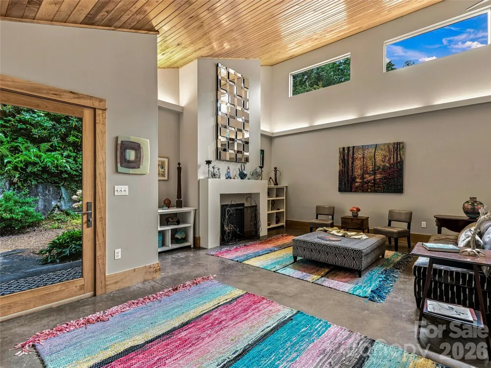 33 Robinson Creek Road Asheville, NC 28803