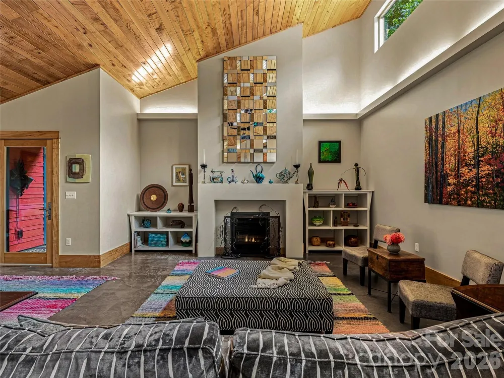 33 Robinson Creek Road Asheville, NC 28803