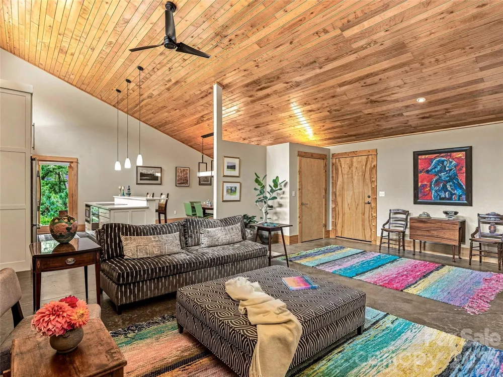 33 Robinson Creek Road Asheville, NC 28803